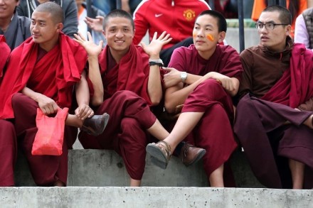 尼克斯險勝！布倫森28+5給機會，唐斯18+14裁判搶戲，拉塞爾23+7