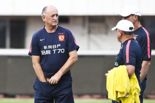 媒体人：邵佳一的最大优势是超级省钱，欧洲教练起步价是100万欧