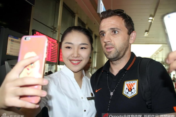 以军对加沙地带南部的哈马斯目标发动袭击