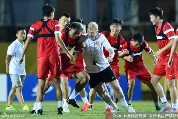 [流言板]LOL官方分享Faker本次世界赛已使用14个英雄并配文：英雄海