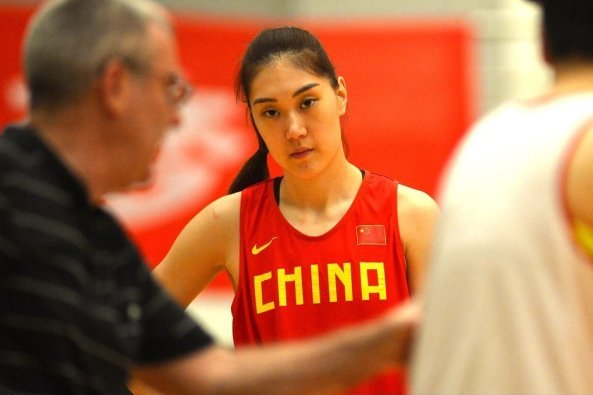 信手拈來！哈滕弧頂接球順下 迎著防守高拋將球空心送入籃筐