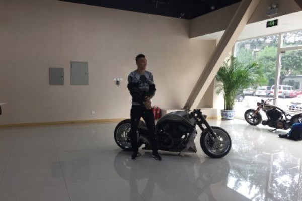 狠人！福登庆祝时“裸绞”谢尔基