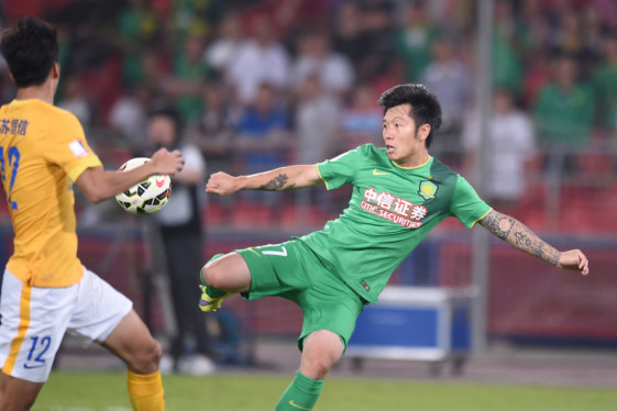 阿斯：巴萨本赛季球场外事务增多，弗里克比上赛季更加情绪化