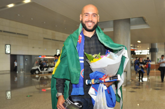 這賽季三個外援至少性格都很好，很融入了