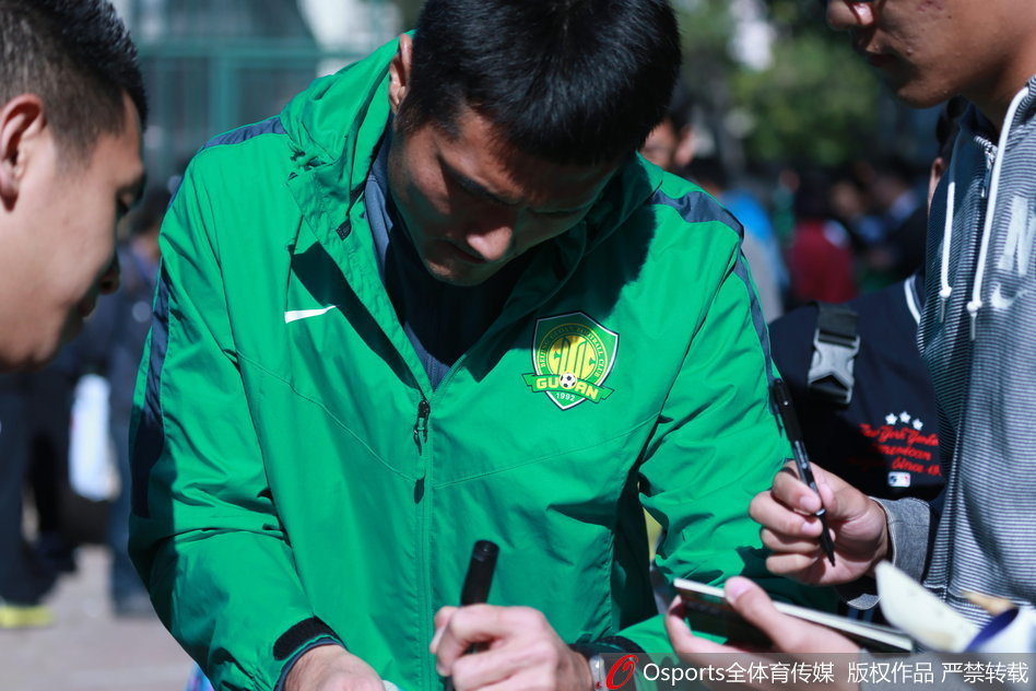 米勒打趣：如果我有字母哥的天赋 再加上我的跳投我就是GOAT