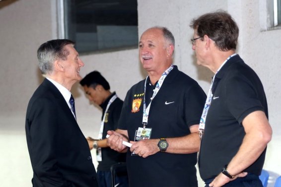 中足联携携于大宝、英超俱乐部讲师，参观中国足球训练基地