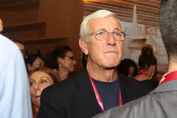 ??克萊底角三分瞄了一眼 竟然打到了籃板側沿