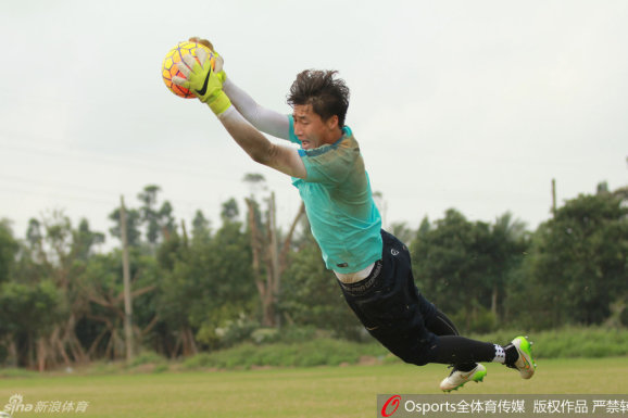 为什么Faker能把李老八打服，梅西却不能？