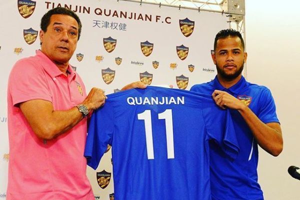 队报：巴黎在考虑引进一名右路后防多面手，有意埃里克