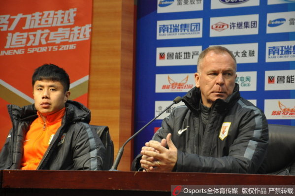 卡拉汉：执教利物浦很艰难但斯洛特做得很好，本赛季依然能争冠