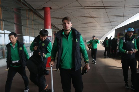 沪媒：海港队残阵出击实力难免下滑，下半场曾一度将武里南联压制