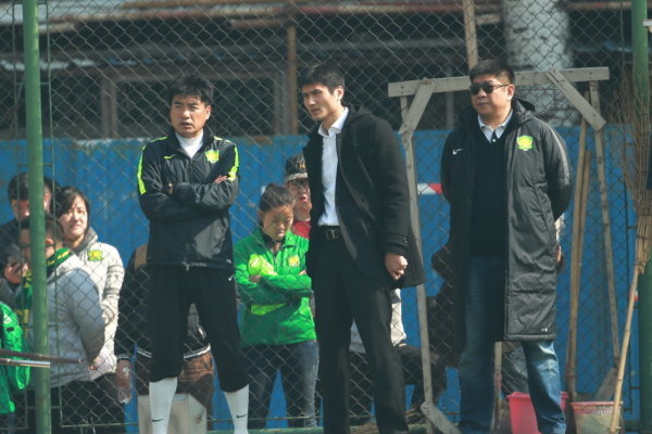 沪媒：海港队残阵出击实力难免下滑，下半场曾一度将武里南联压制