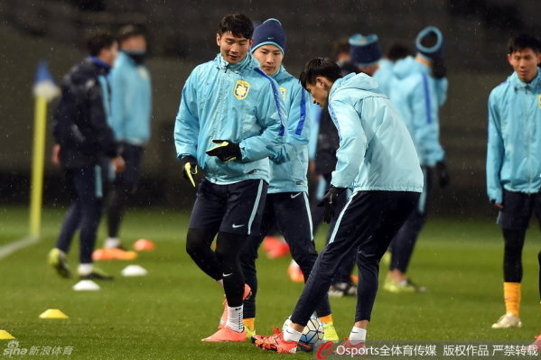 追夢賽后和老隊友維金斯寒暄 庫里和巴黎奧運隊友阿德巴約聊聊