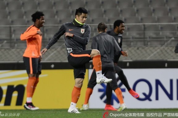 Hope也是好起来了，韩国人居然说chovy是中单Hope