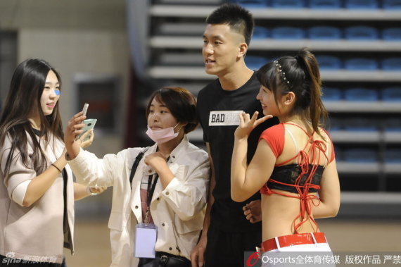 R.I.P.哥倫比亞百萬富翁俱樂部U20球員比賽中暈倒，搶救無效離世