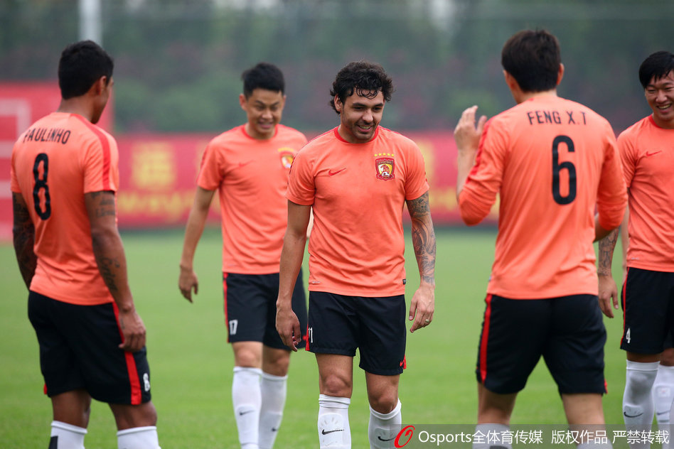 米勒打趣：如果我有字母哥的天赋 再加上我的跳投我就是GOAT