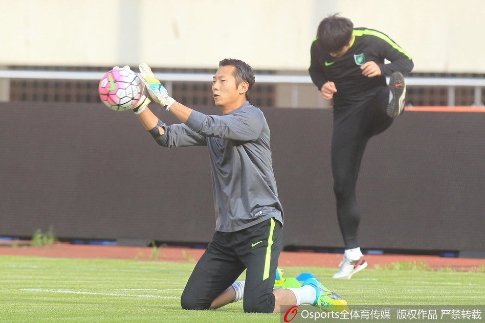 小傘玩中路ad和他玩adc有區別嗎？怎么一到輔助就這么多意見了。