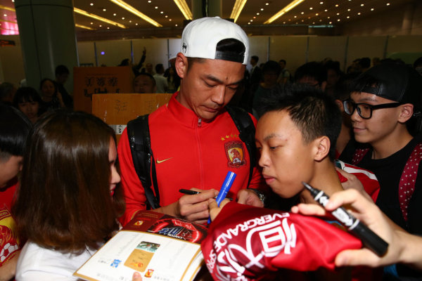 Stein：尽管欧文看起来状态很好 但他目前仍没有确切的复出日期