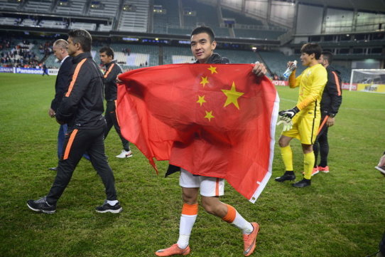 約基奇面對包夾祭出不看人瀟灑妙傳 可惜布魯斯·布朗三分沒進