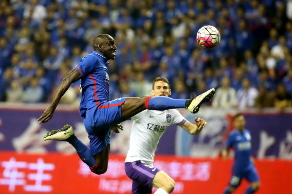 [流言板]庫里第二節僅6分鐘，投籃6中6、三分5中5、罰球1中1狂砍18分