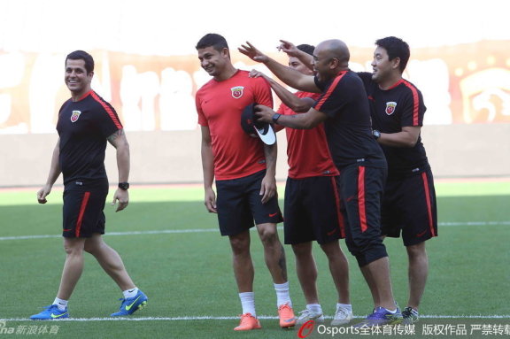 为什么Faker能把李老八打服，梅西却不能？