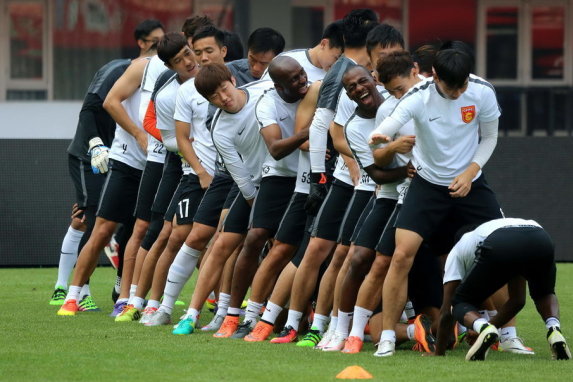 哥還是你猛啊！申京賽后和約基奇擁抱寒暄??