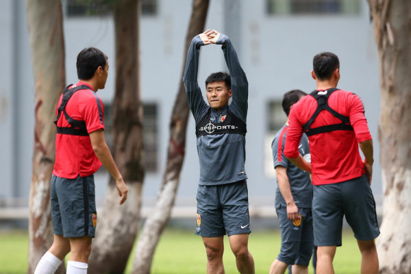 扬科维奇：我和邵佳一很早就认识，他兼具中欧足球特质