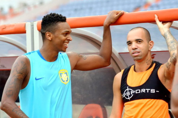 力拔山兮！安芬尼·西蒙斯遭包夾送妙傳 科塔單臂隔扣力道十足