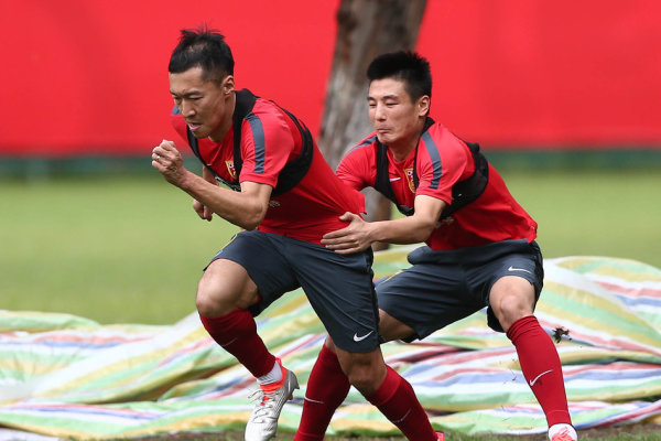 侯琨向世界跆拳道联合会博物馆捐赠火炬