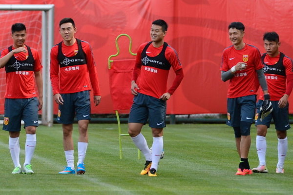 莱万特CEO：不会在冬窗出售埃永；巴萨没联系过我们