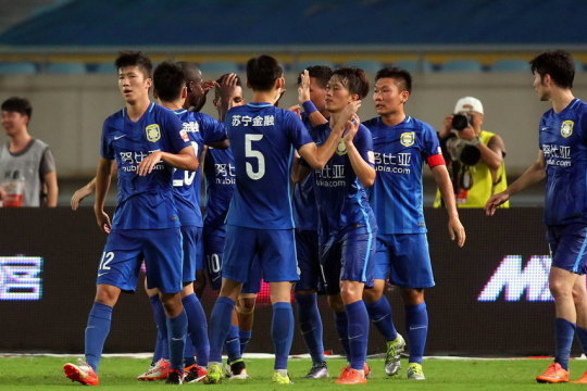 中足联携携于大宝、英超俱乐部讲师，参观中国足球训练基地