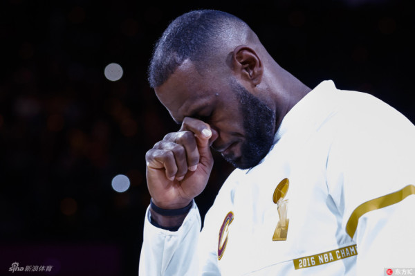 詹姆斯总冠军戒指值多少钱 85211ea5a90e0ba1990e4ee6985a896a.jpg