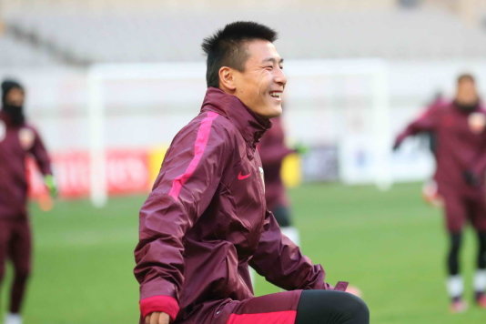 袁甲评艾堃：蓉城第一球那个冒哨，和当年吹费莱尼那球如出一辙