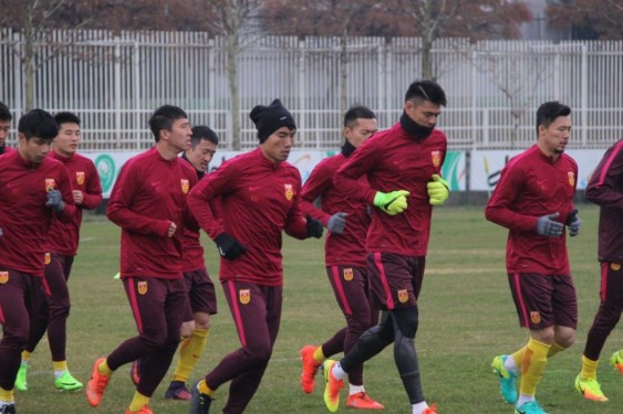 沪媒：海港队残阵出击实力难免下滑，下半场曾一度将武里南联压制