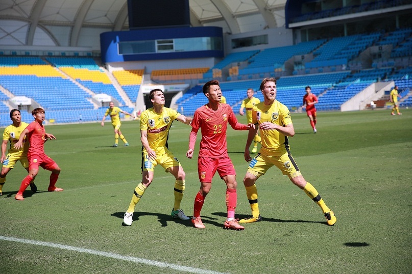 灵性！国安角球开出，塞尔吉尼奥背身机敏一蹭破门！