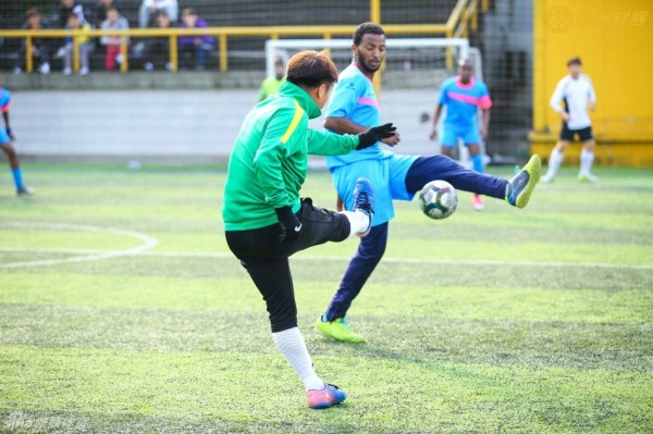 挑大梁！愛德華茲半場13中6砍并列最高16分 罰球3中2