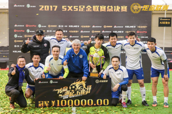 本赛季字母哥场均砍下32.3分12.6板6.3助 投篮命中率高达67.7%