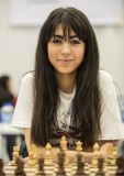 甜美的黑山女棋手