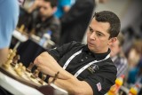 美国棋手专注棋局