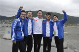 中国男队露出灿烂笑容