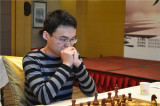 余泱漪注视棋盘