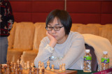 雷挺婕专注棋局