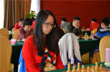 丁亦昕直视棋盘