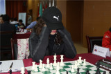 蒙古美女棋手遮面对局