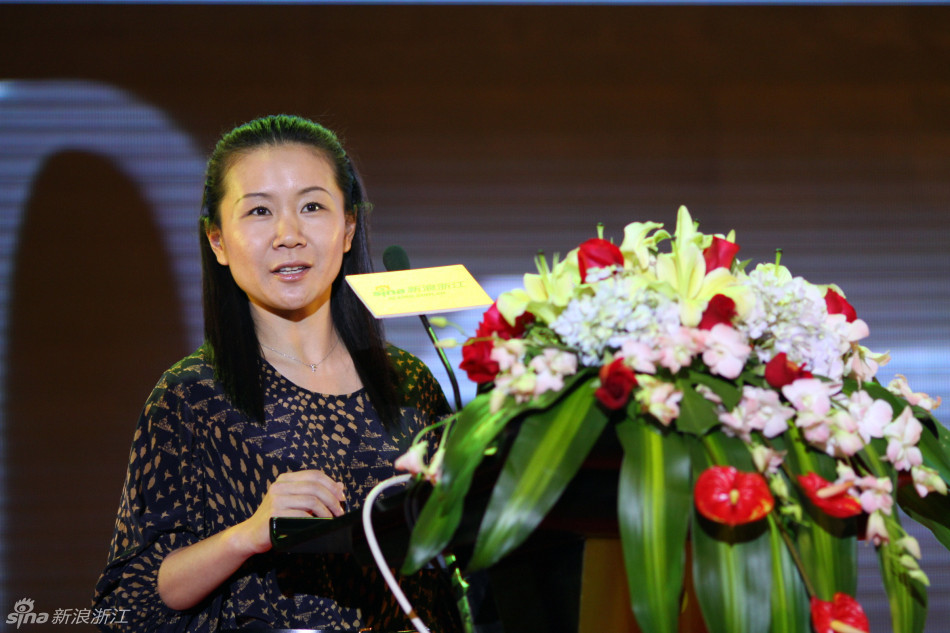 浙江大学陆盈盈婚纱照_浙江大学(3)