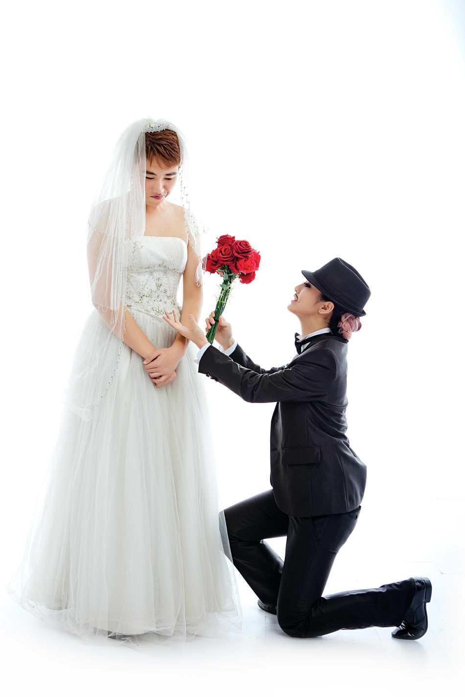 关于婚纱的小故事_动漫婚纱情侣头像(3)