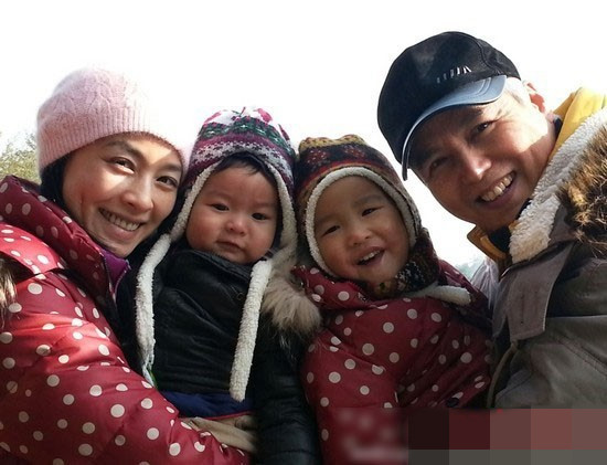 张庭婚纱照_张庭结婚婚纱照(2)