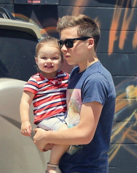 苹果妹 44835_3188123_979171.jpg