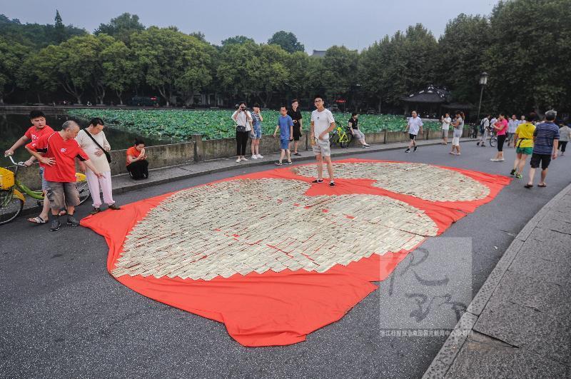 我是外地人在杭州开出租车!怎么在杭州交社保