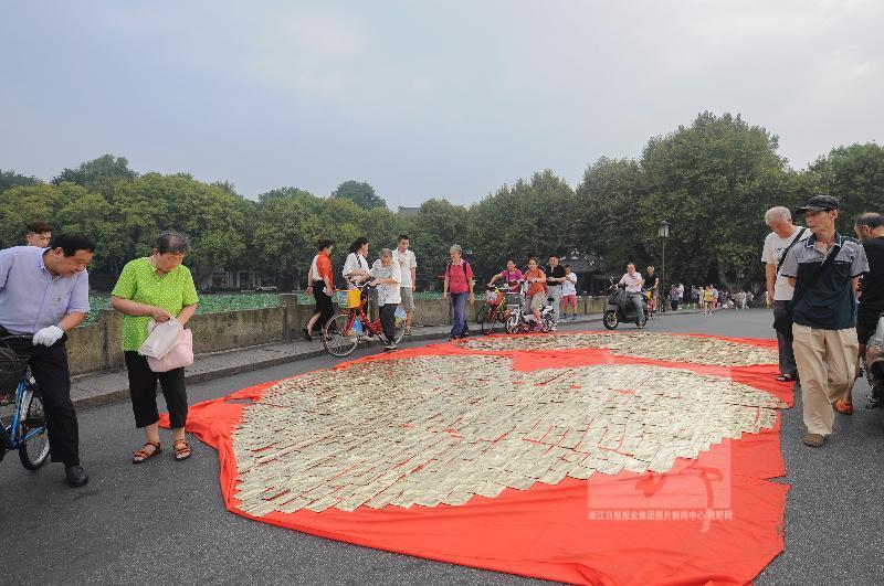 我是外地人在杭州开出租车!怎么在杭州交社保